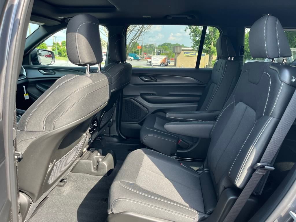 New 2025 Jeep Grand Cherokee L Laredo w/ Luxury Tech Group I image 17