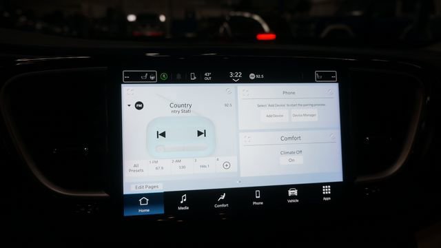 Used 2024 Chrysler Pacifica Touring-L image 16