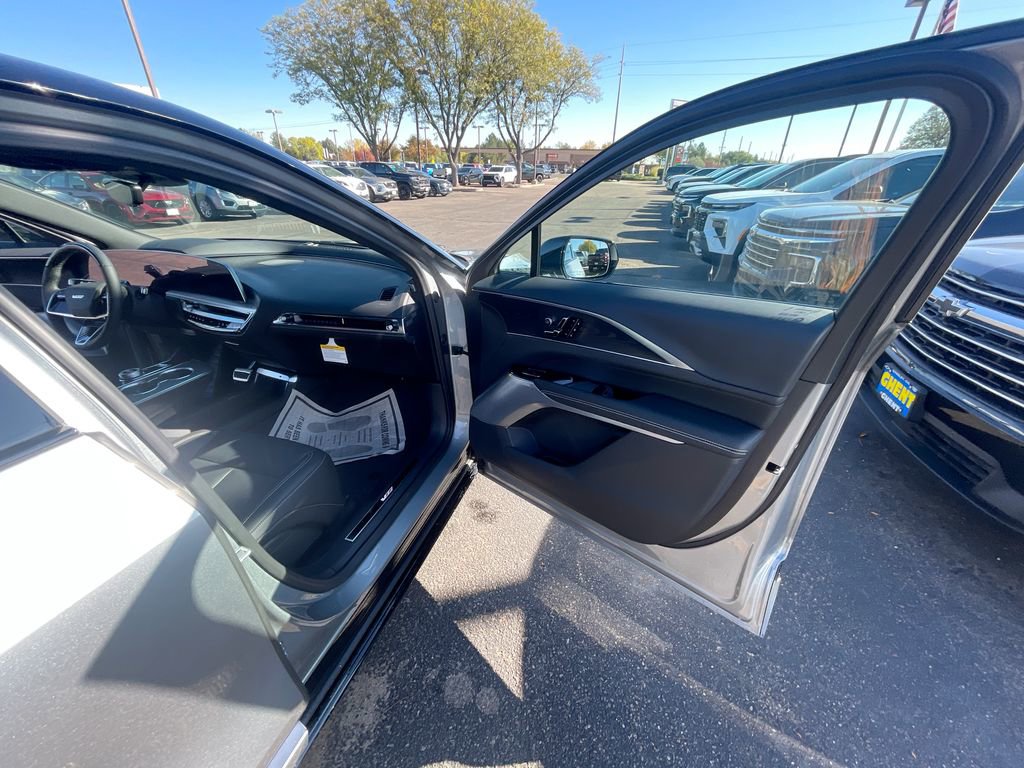 New 2026 Cadillac Lyriq V image 18