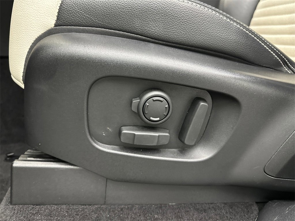 Used 2022 Land Rover Discovery S R-Dynamic image 10