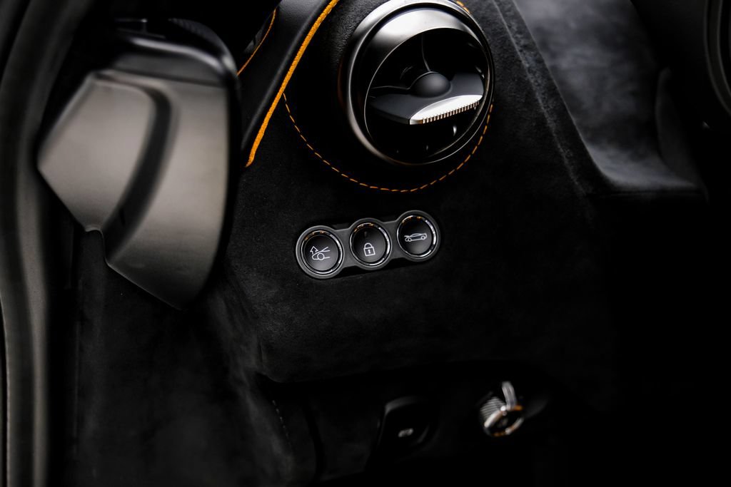 Used 2026 McLaren 750S Spider RWD image 31