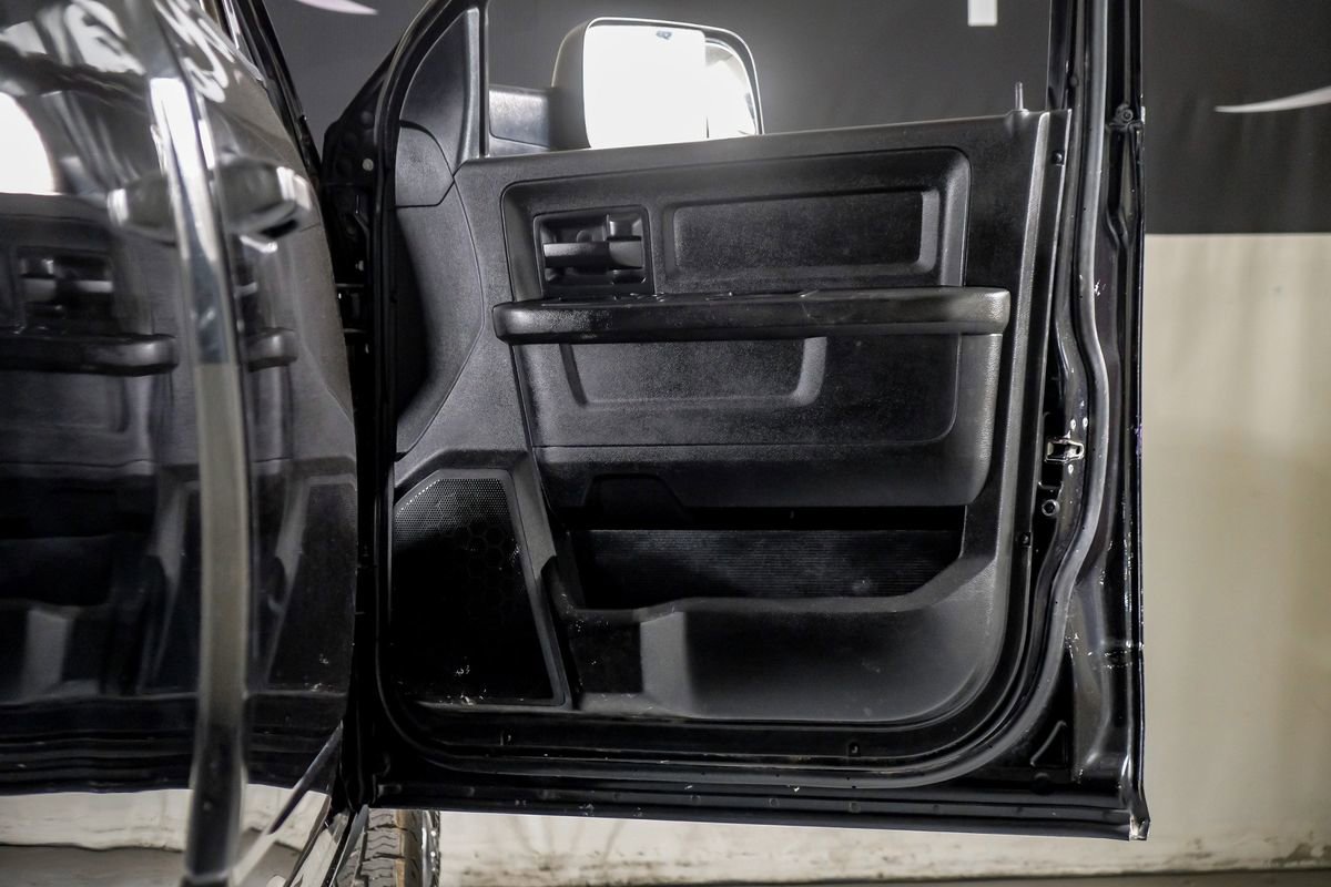 Used 2017 RAM 2500 Tradesman w/ Chrome Appearance Group image 32