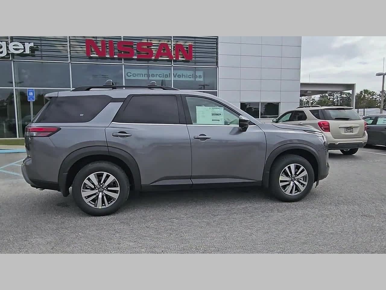 New 2026 Nissan Pathfinder SL FWD image 34