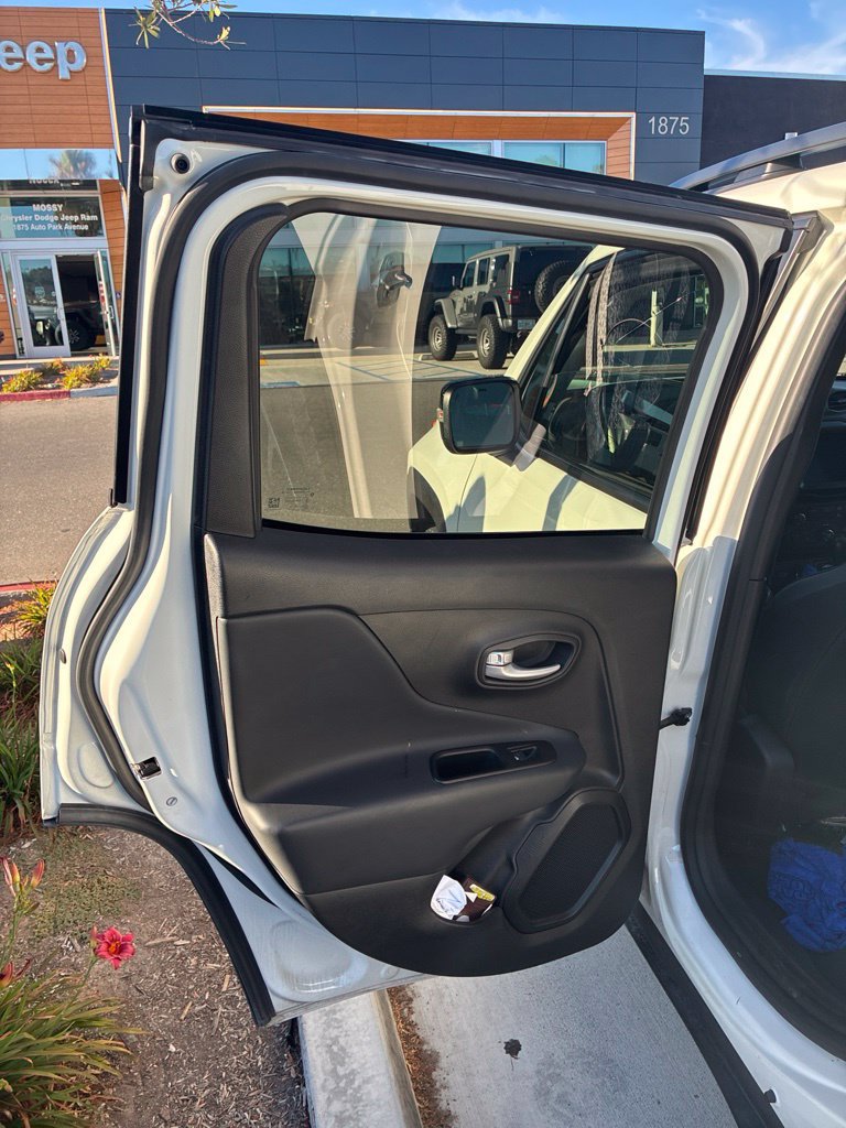 Used 2023 Jeep Renegade Latitude AWD/4WD image 17