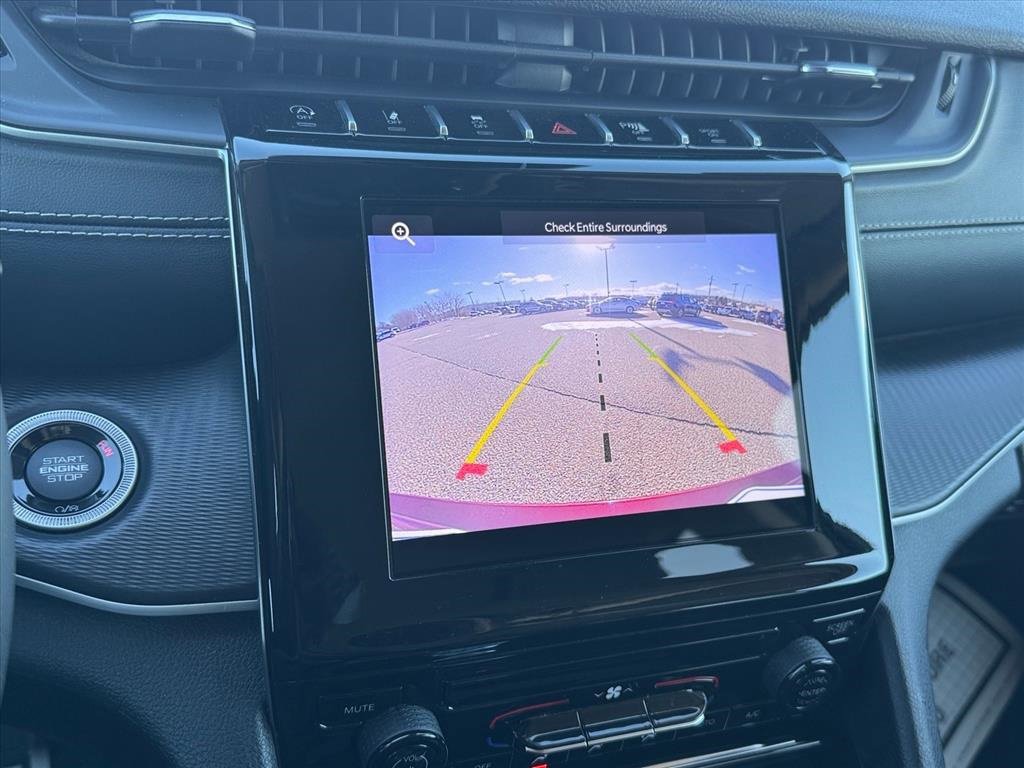 Used 2024 Jeep Grand Cherokee Laredo image 26