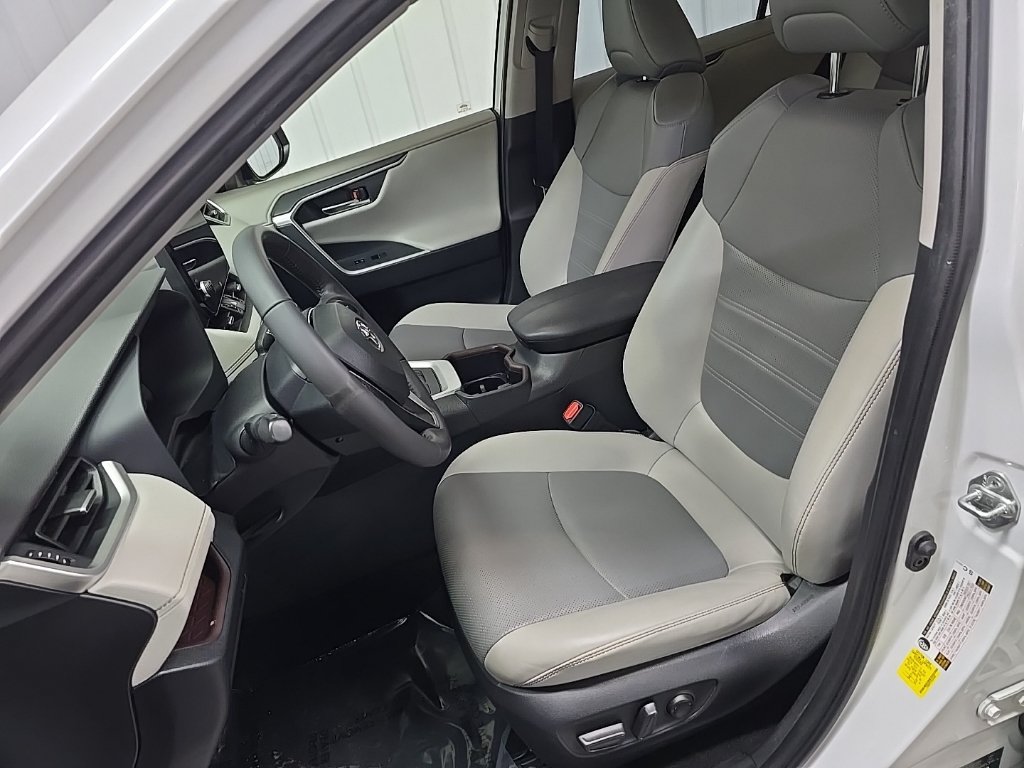 Used 2024 Toyota RAV4 Limited w/ Advanced Technology Package AWD/4WD image 31