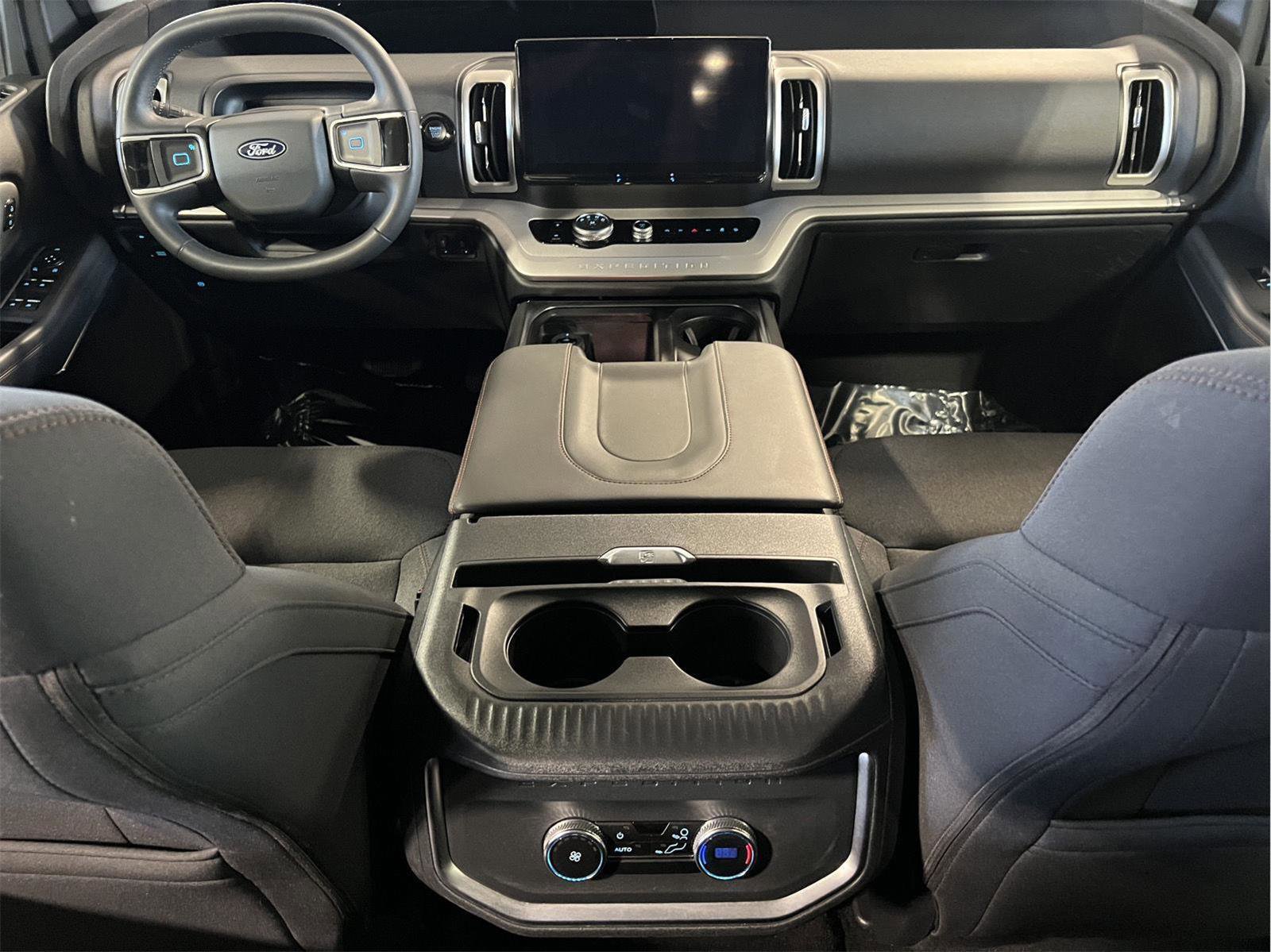 Used 2025 Ford Expedition Active image 10