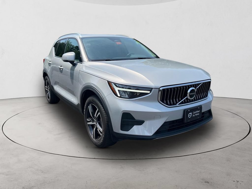 Certified 2025 Volvo XC40 B5 Core AWD/4WD image 7