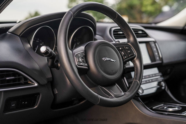 Used 2018 Jaguar XE Premium AWD/4WD image 29