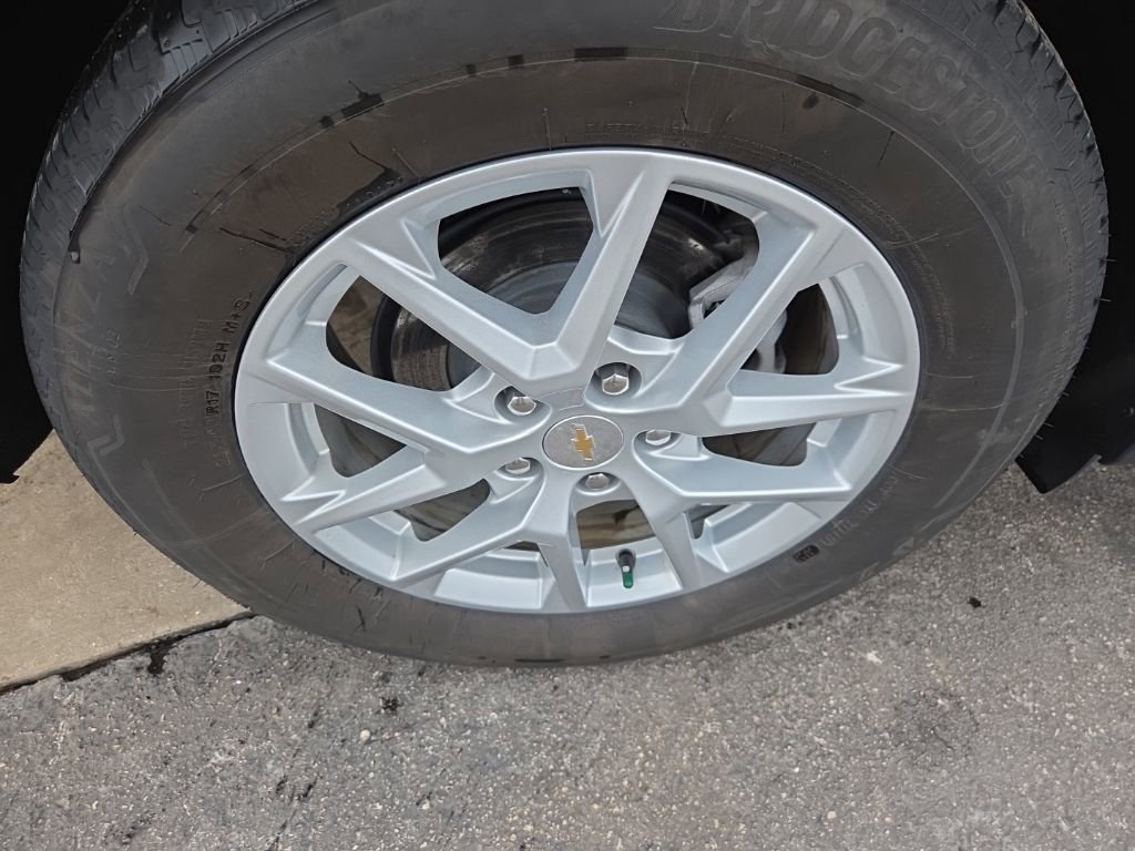 Certified 2024 Chevrolet Equinox LT w/ LPO, Floor Liner Package image 9