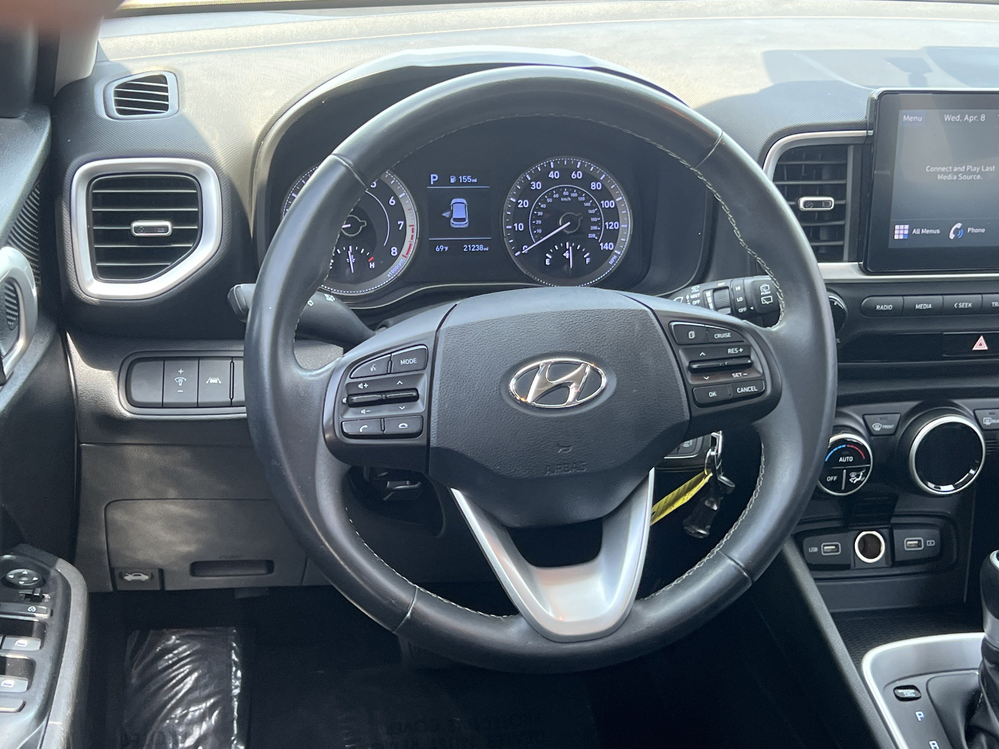 Used 2022 Hyundai Venue SEL image 26