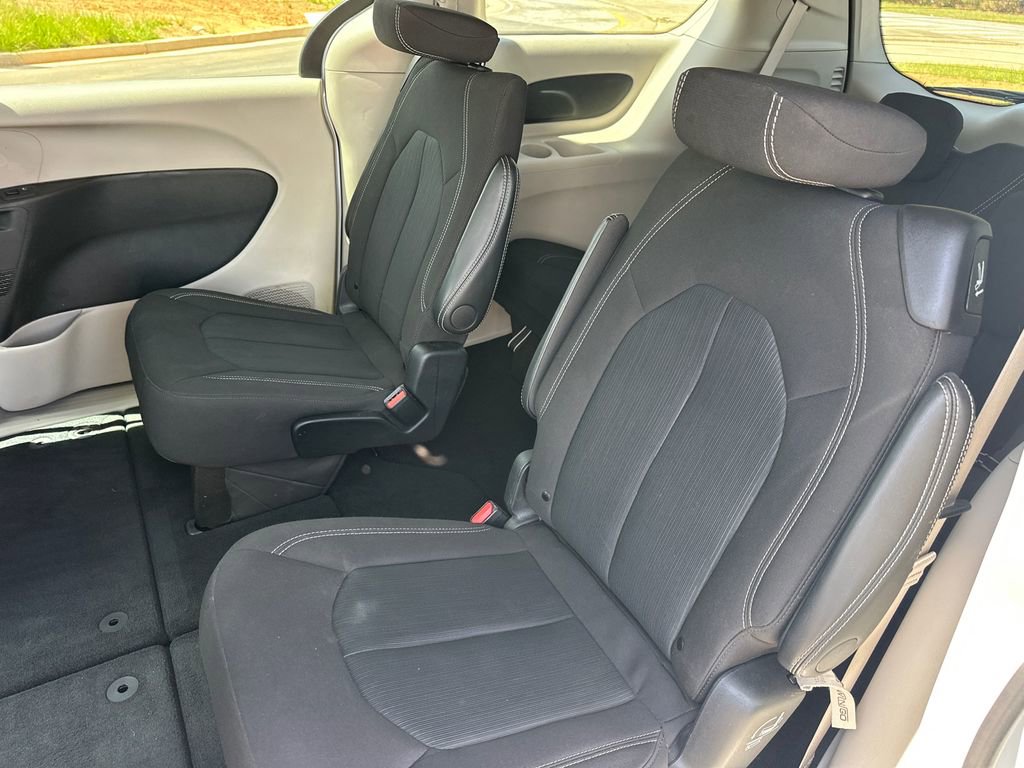 Used 2024 Chrysler Voyager LX image 19
