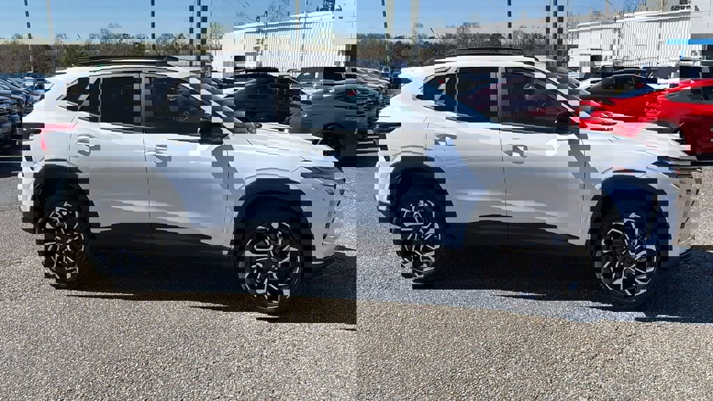 New 2026 Chevrolet Trax RS w/ Sunroof Package image 4