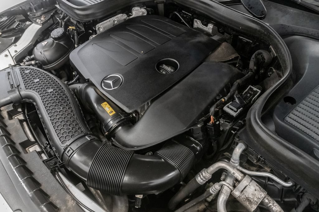 Used 2021 Mercedes-Benz GLC 300 4MATIC w/ Premium Package image 4