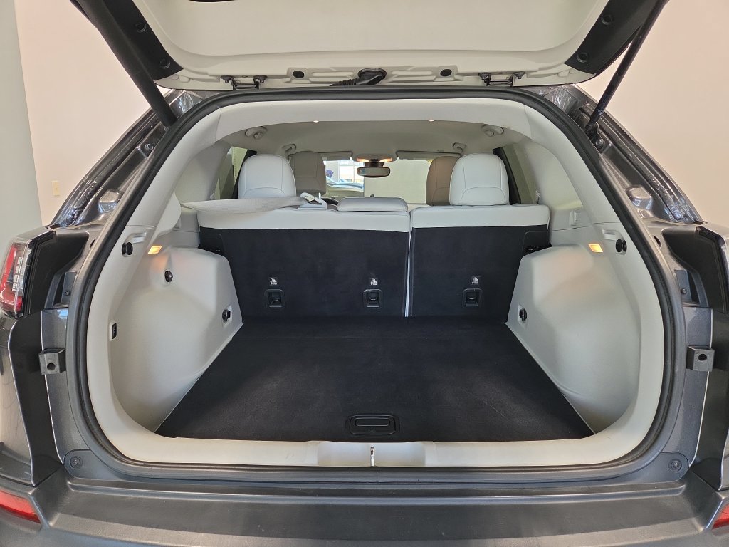 Used 2019 Jeep Cherokee Limited FWD image 11