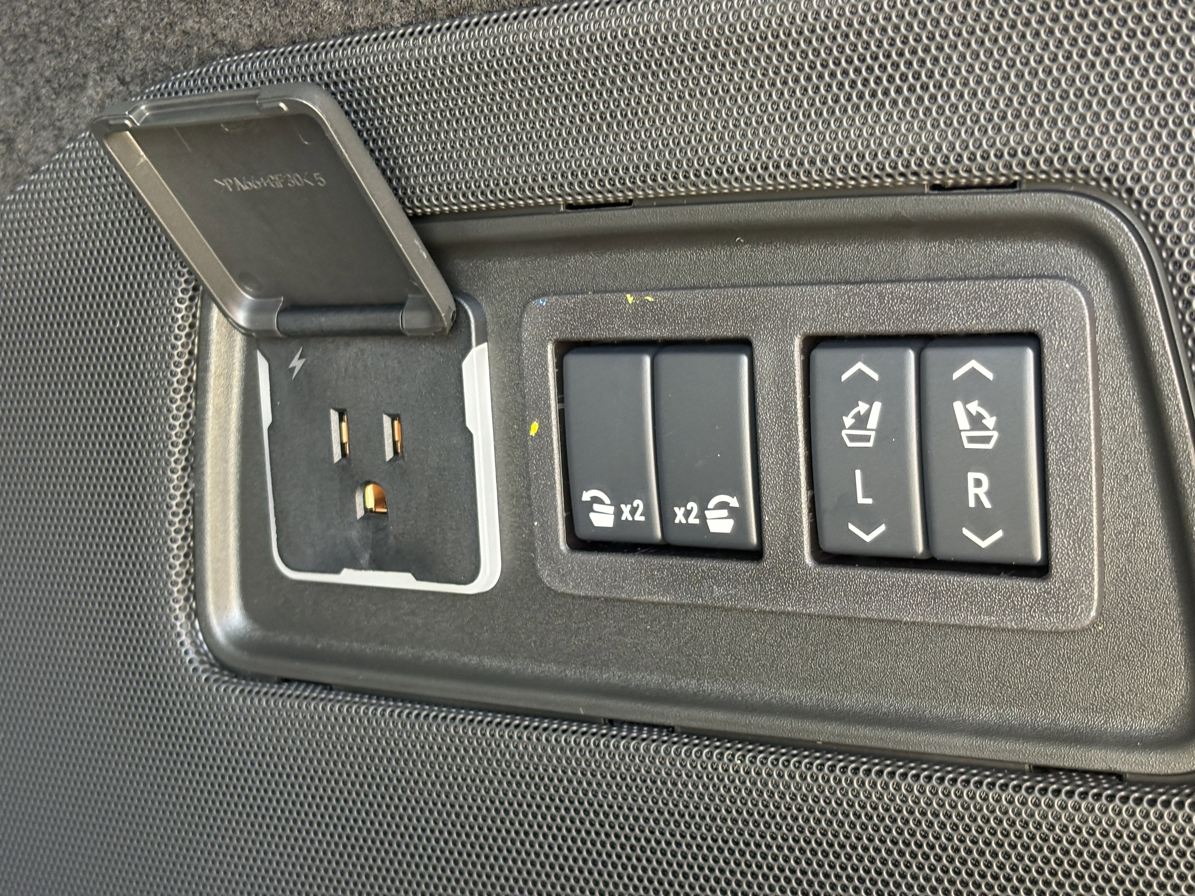 New 2026 Cadillac Escalade Luxury image 10