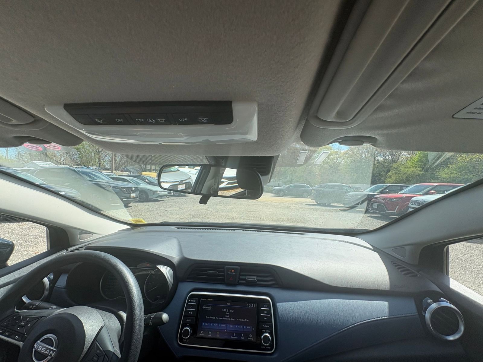 Used 2025 Nissan Versa SV FWD image 34