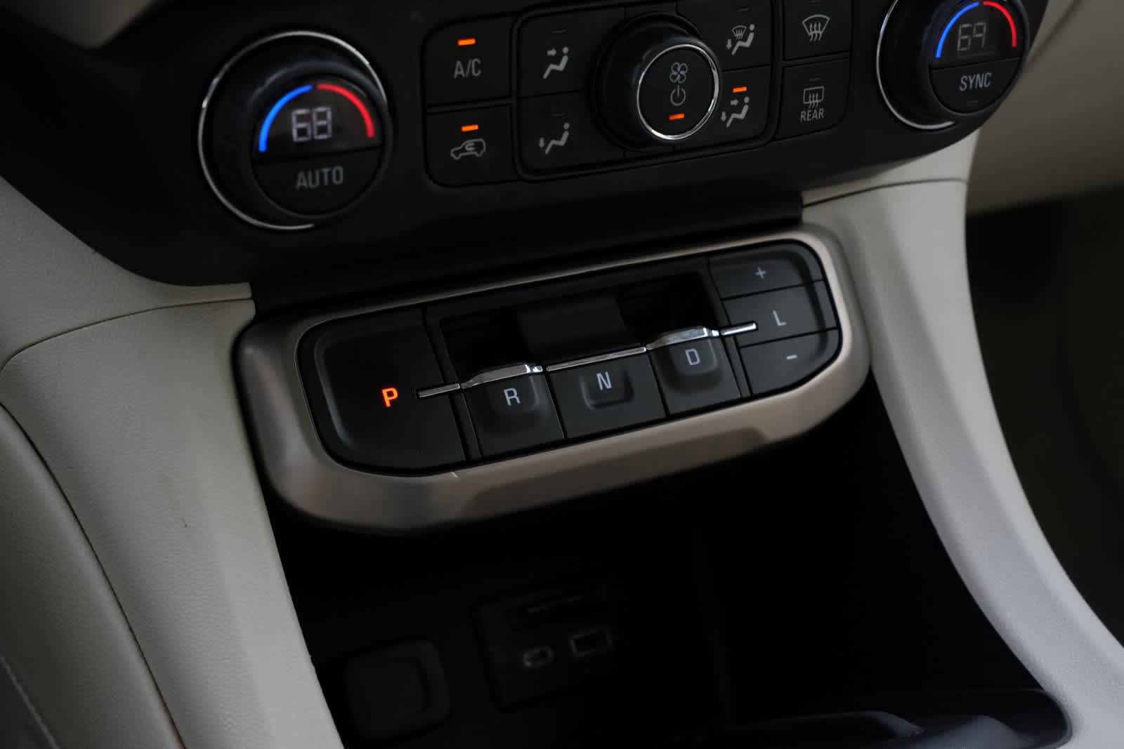 Used 2022 GMC Acadia Denali w/ Denali Ultimate Package FWD image 14