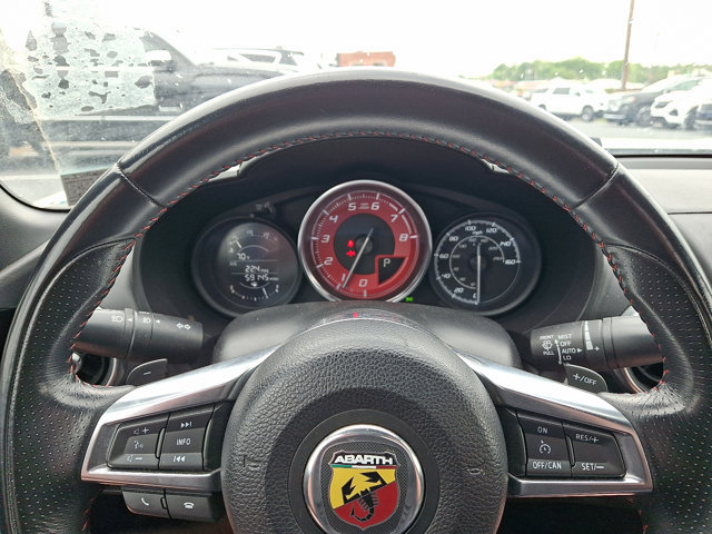 Used 2020 FIAT 124 Spider Abarth w/ Convenience Group RWD image 17