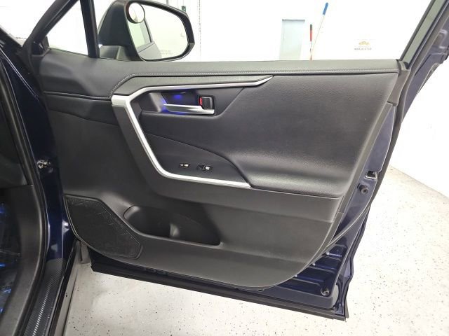 Used 2020 Toyota RAV4 Limited image 35