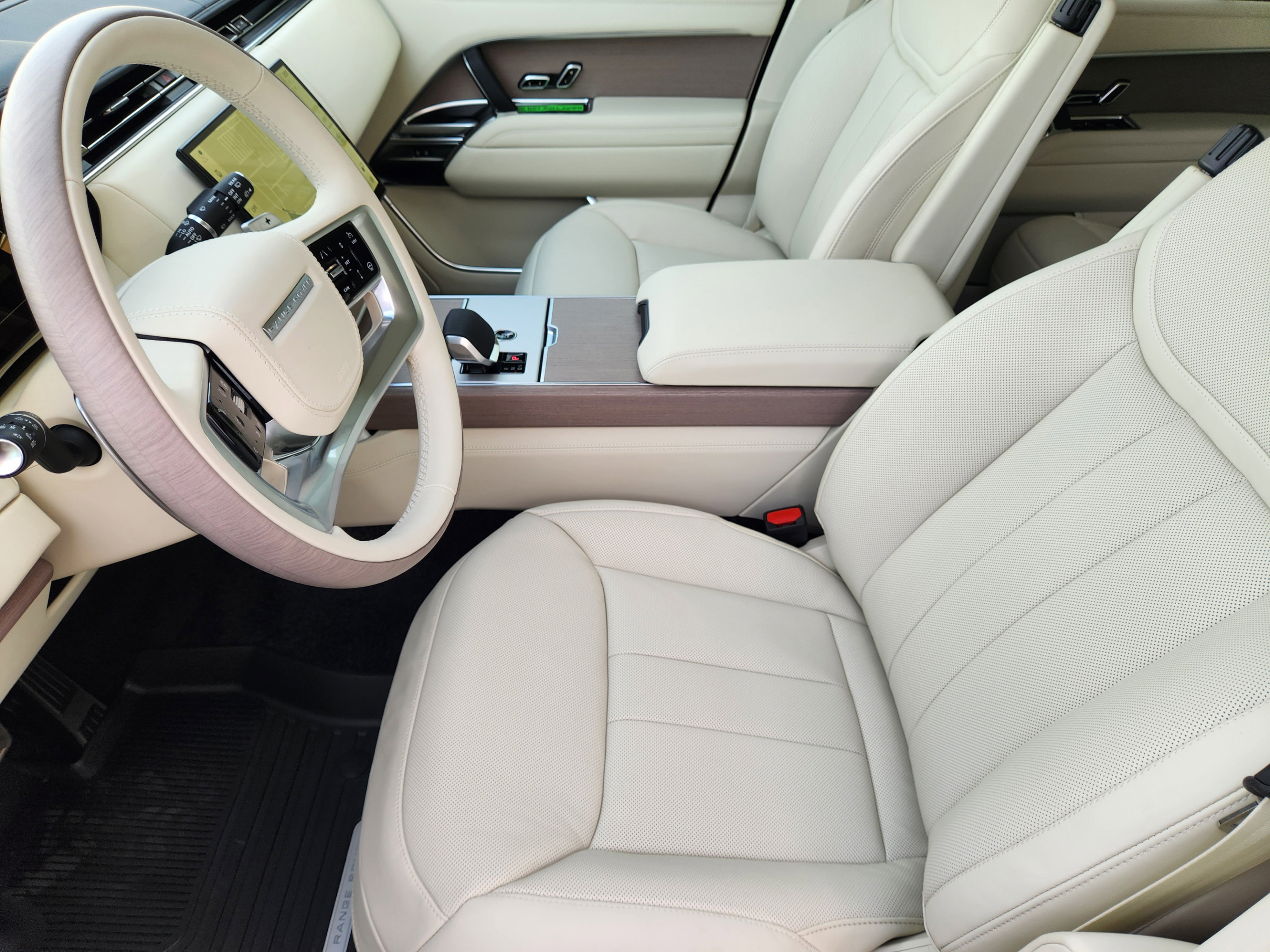 Certified 2026 Land Rover Range Rover SE AWD/4WD image 8