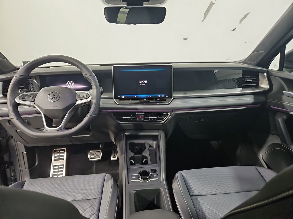 New 2026 Volkswagen Tiguan SE R-Line image 12