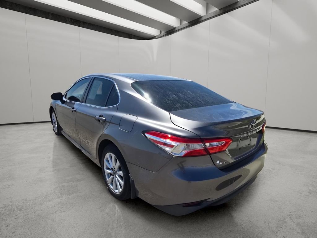 Used 2018 Toyota Camry LE FWD image 3