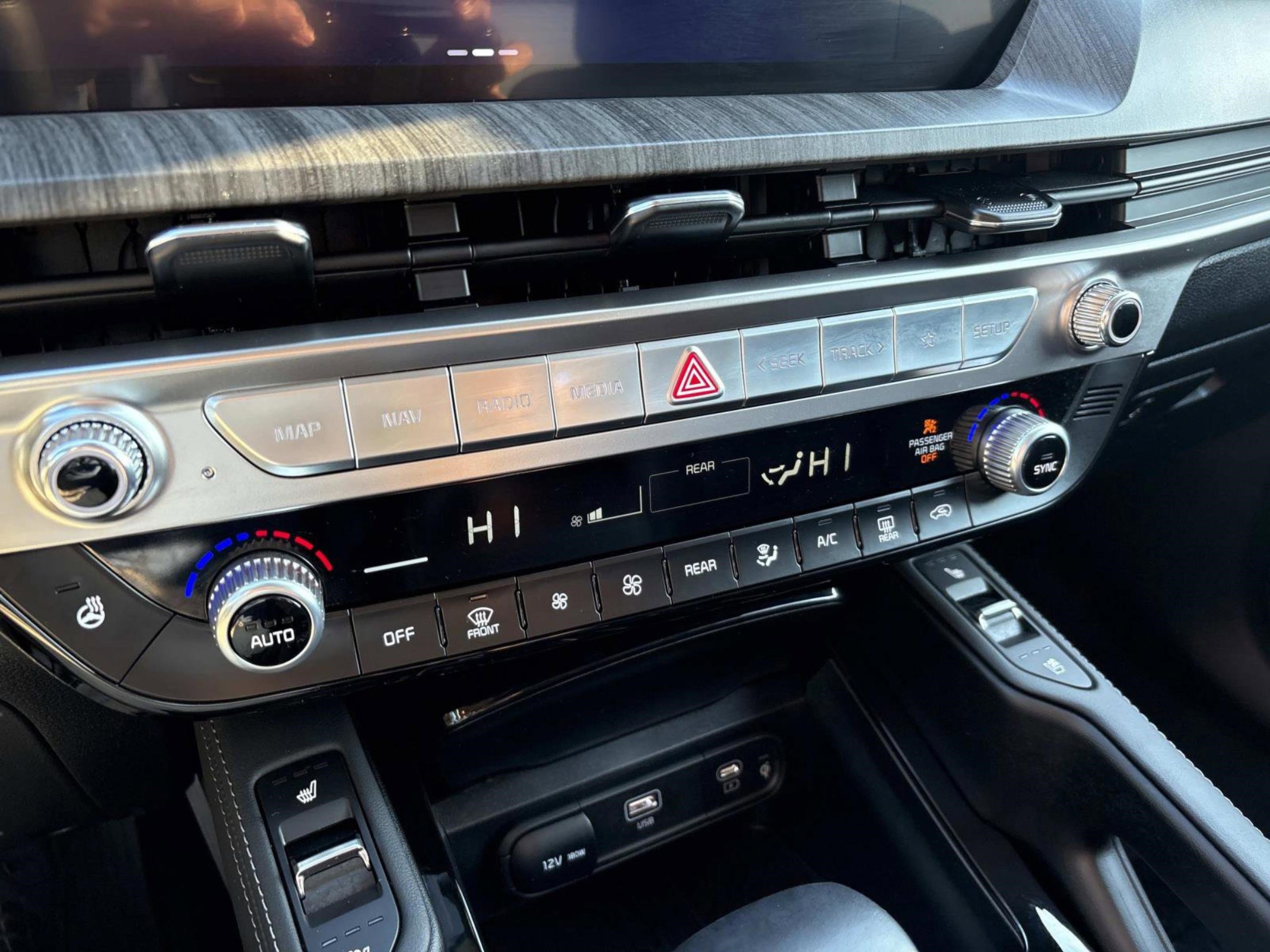 Used 2025 Kia Telluride EX image 28