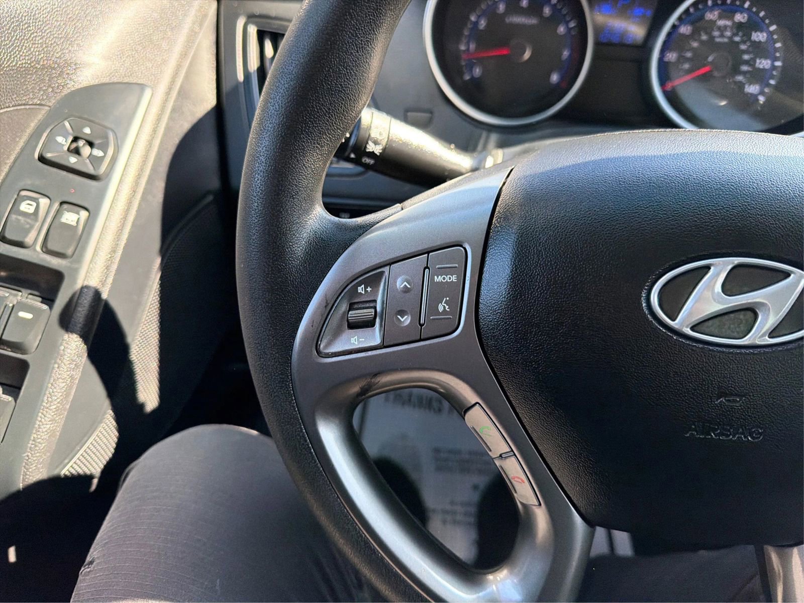 Used 2014 Hyundai Tucson GLS image 29