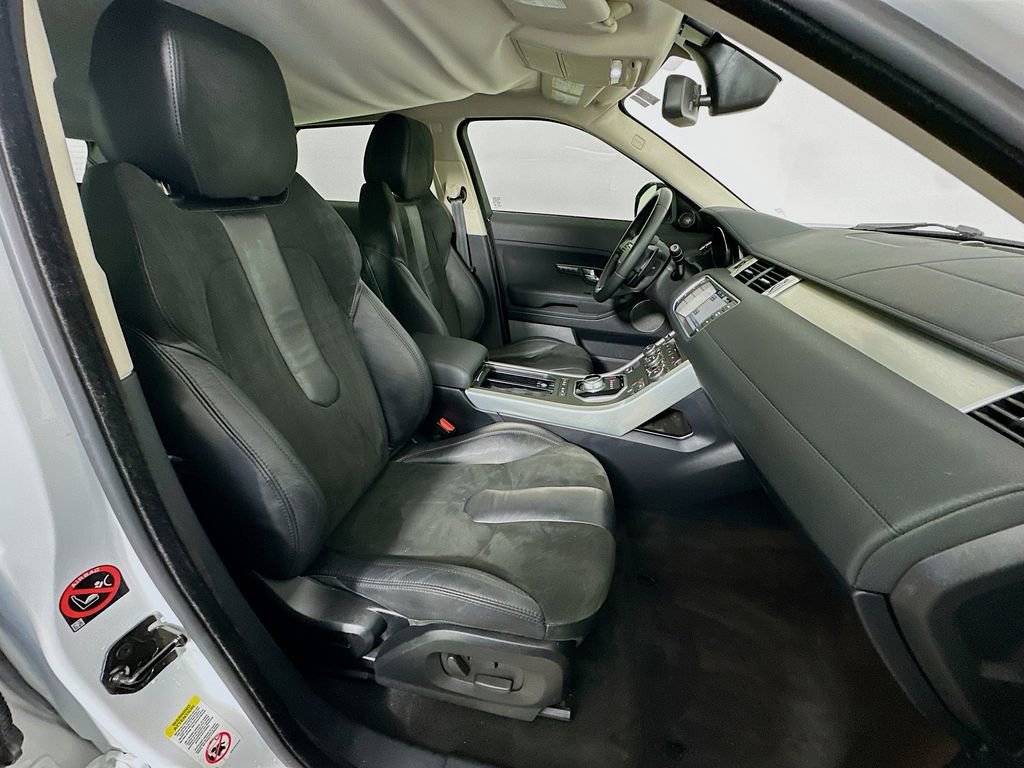 Used 2015 Land Rover Range Rover Evoque Pure image 28