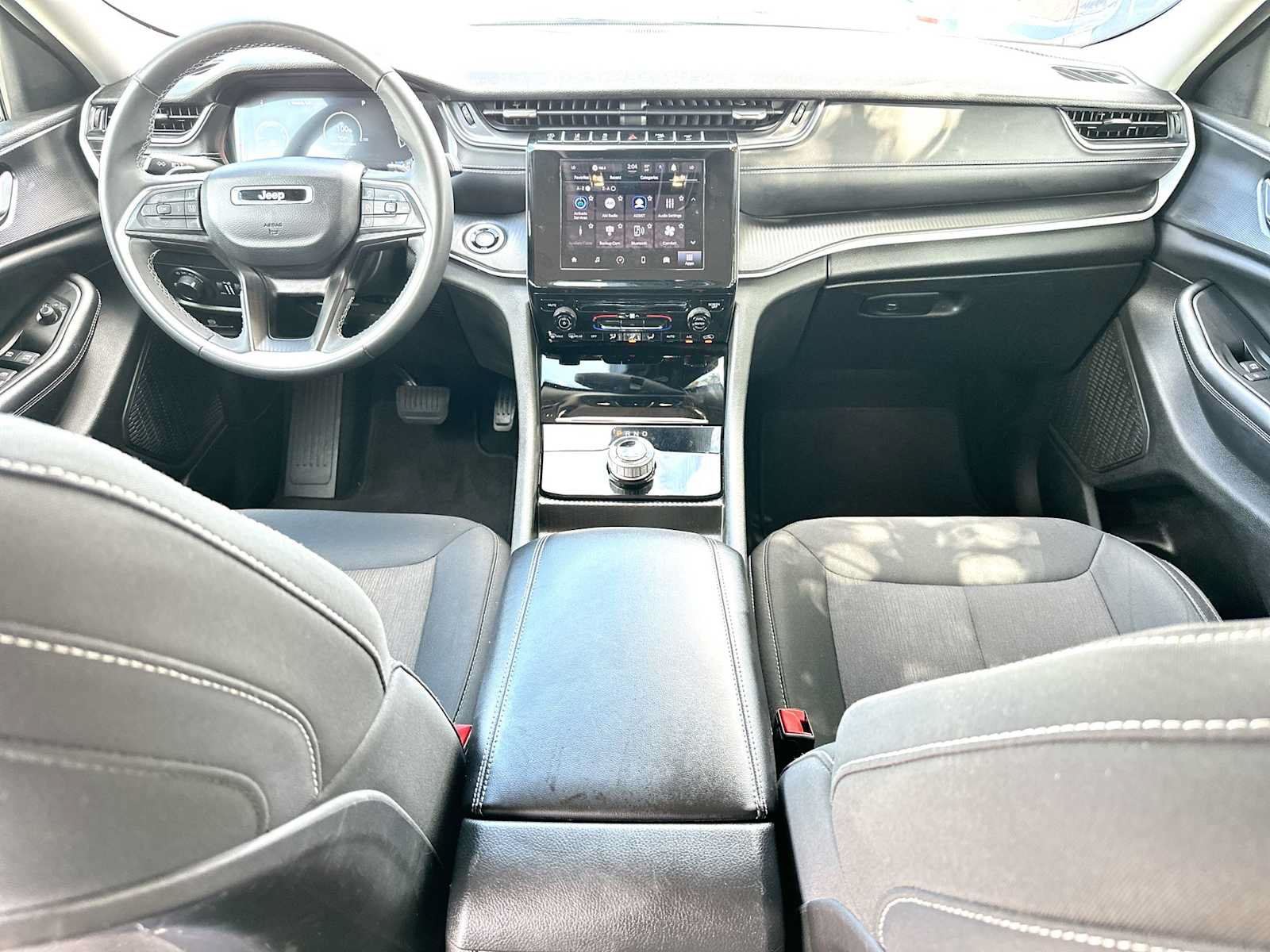 Used 2024 Jeep Grand Cherokee Laredo AWD/4WD image 25