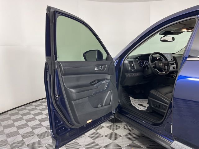 Used 2022 Nissan Pathfinder SL w/ SL Premium Package image 16