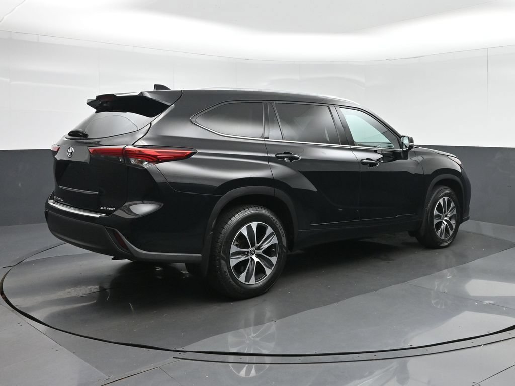Used 2020 Toyota Highlander XLE AWD/4WD image 7