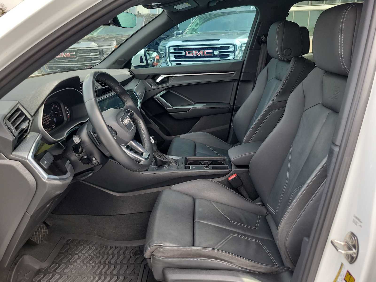 Used 2021 Audi Q3 2.0T Premium w/ Convenience Package AWD/4WD image 14