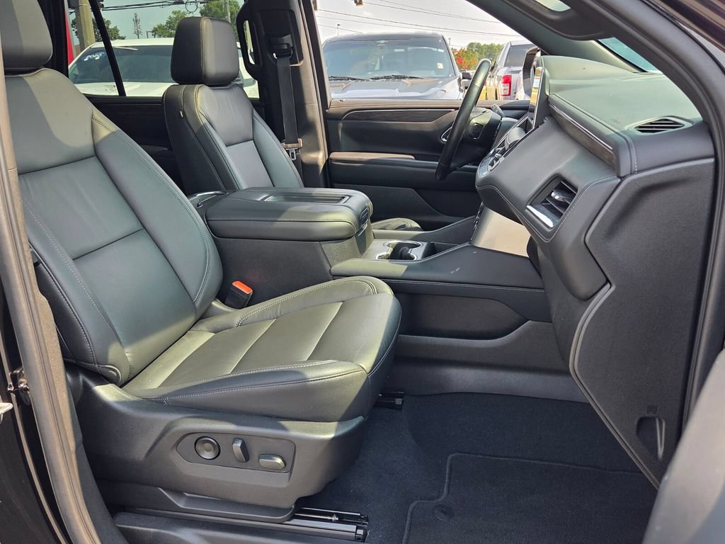 Used 2021 Chevrolet Tahoe Z71 w/ Luxury Package AWD/4WD image 13