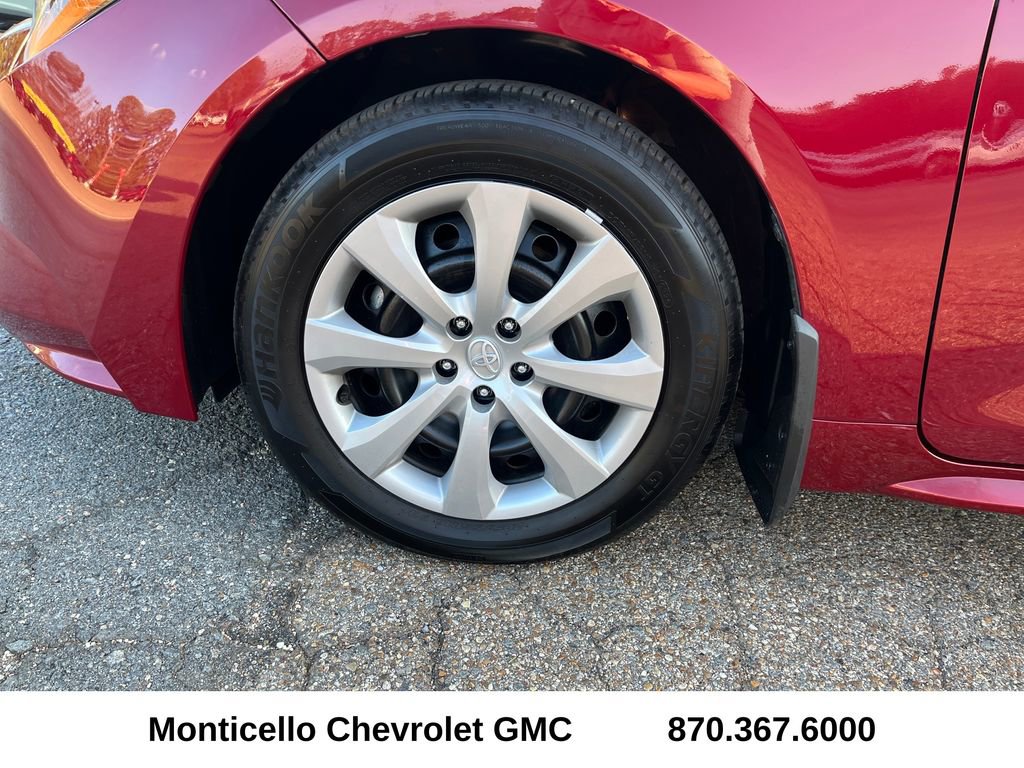 Used 2025 Toyota Corolla LE image 27