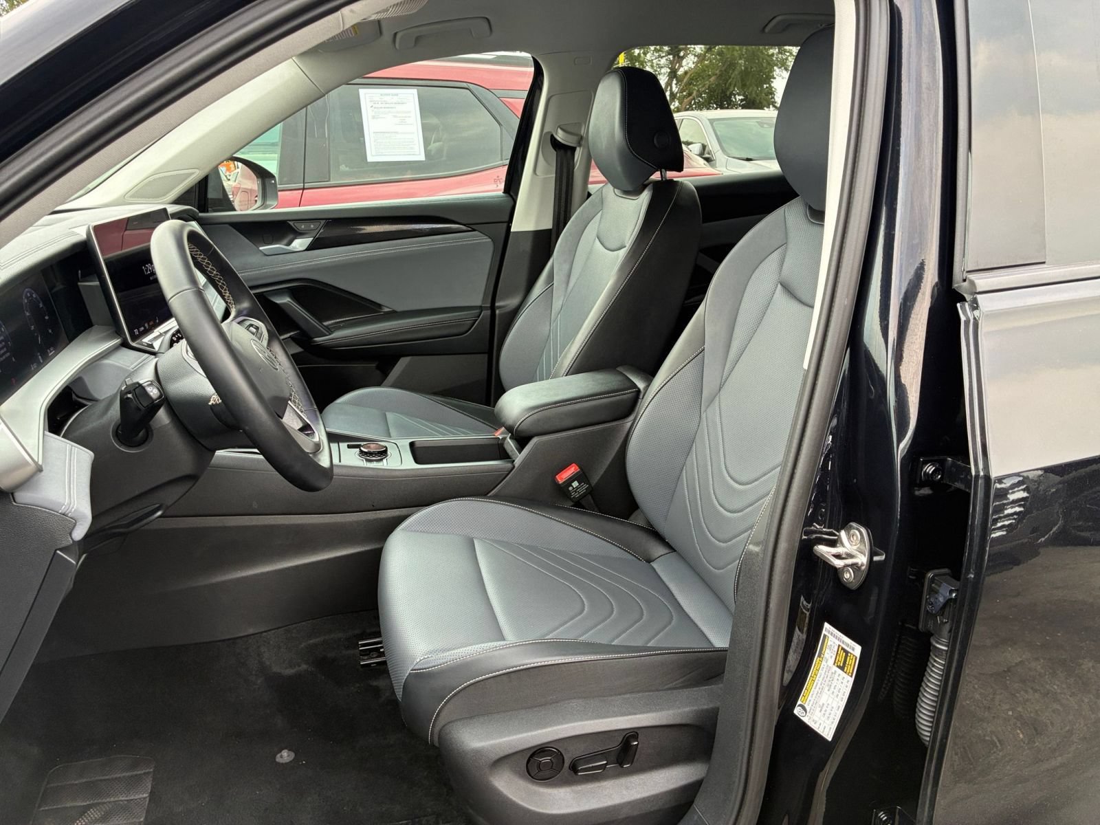 Used 2026 Volkswagen Tiguan SE AWD/4WD image 29