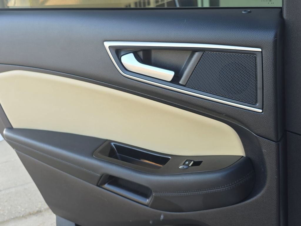 Used 2020 Ford Edge SEL AWD/4WD image 21