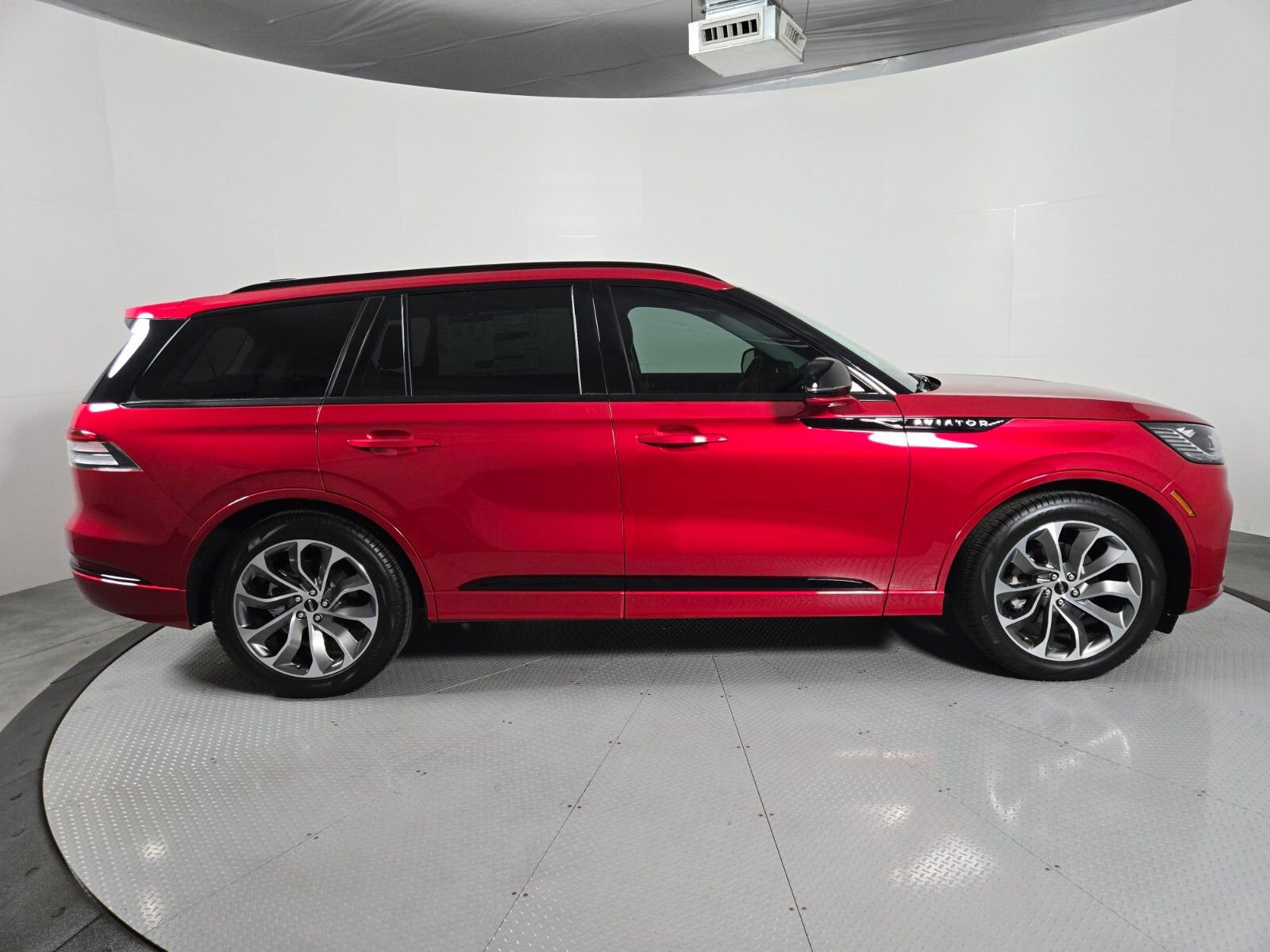 New 2026 Lincoln Aviator 2WD w/ Jet Appearance Package image 3