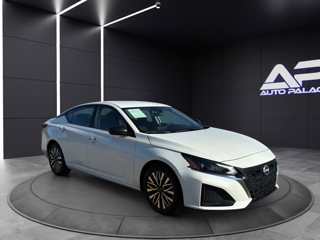 Used 2024 Nissan Altima 2.5 SV image 3