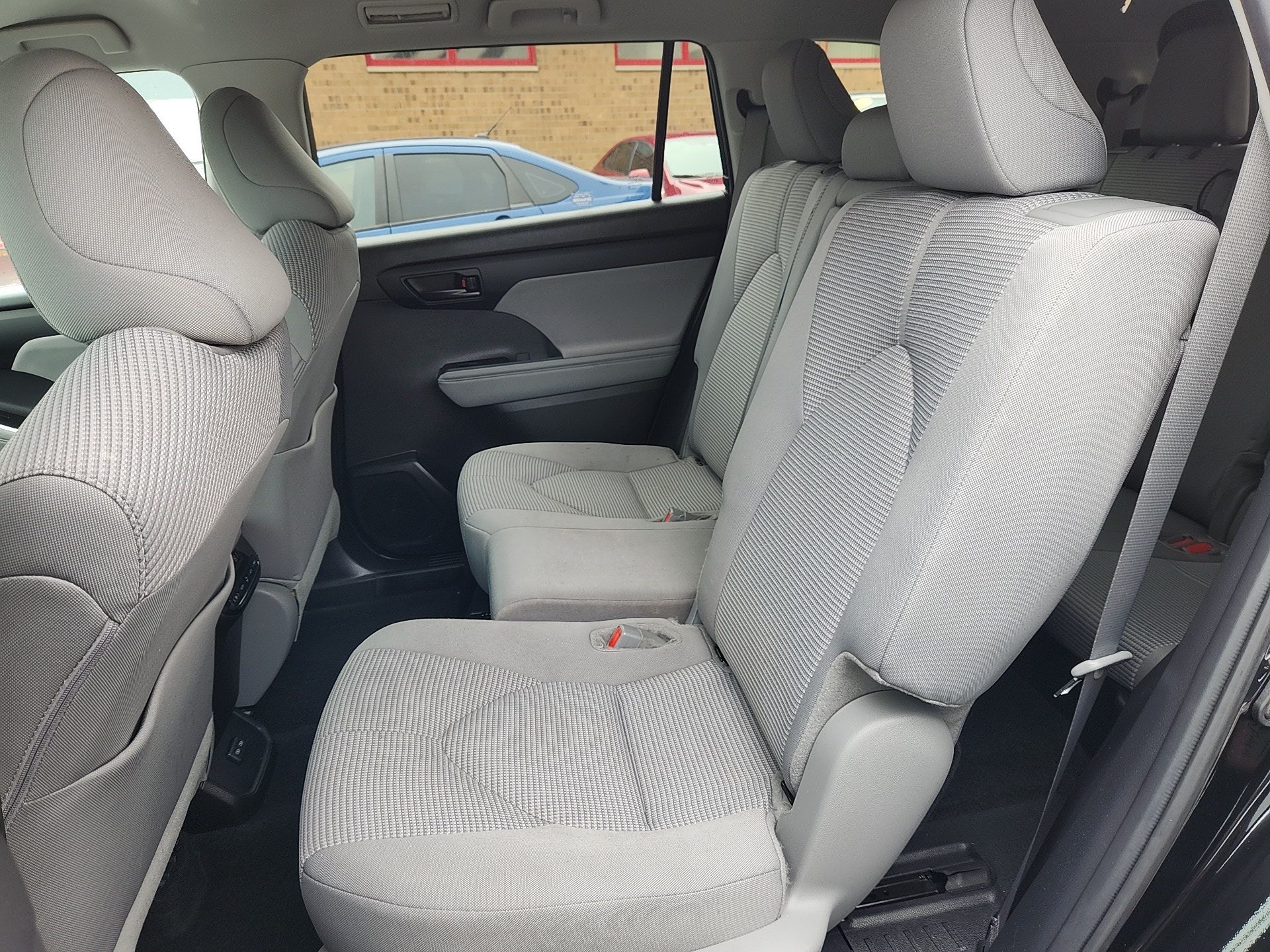 Certified 2024 Toyota Highlander LE FWD image 25