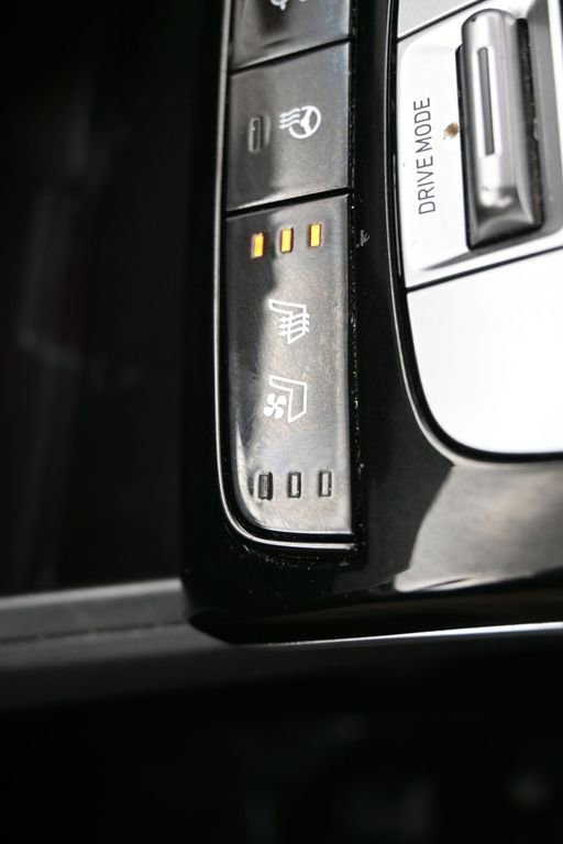 Used 2024 Hyundai Tucson Limited image 25