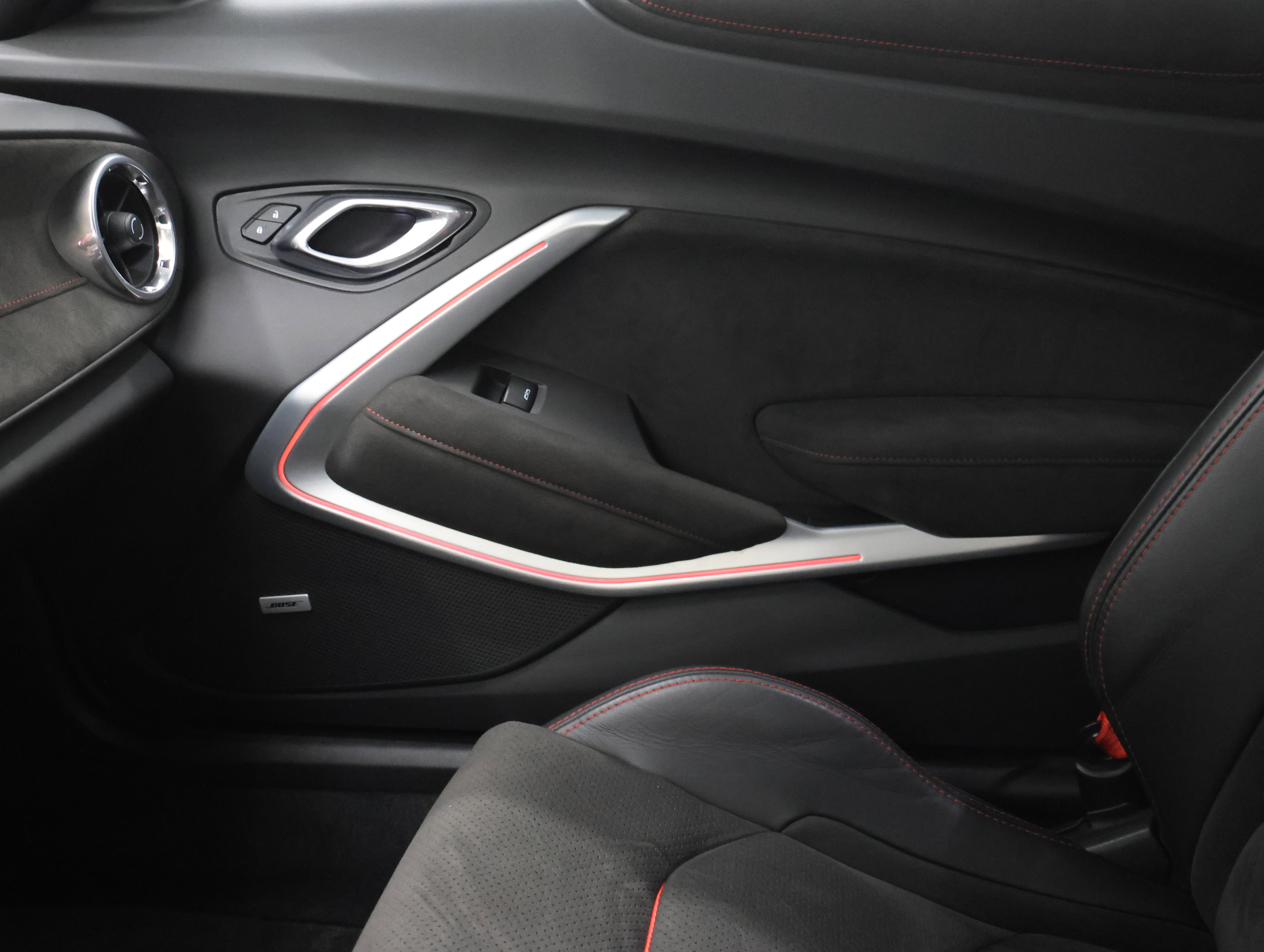 Used 2018 Chevrolet Camaro ZL1 RWD image 12