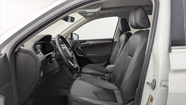 Used 2023 Volkswagen Tiguan SE w/ Panoramic Sunroof Package FWD image 14