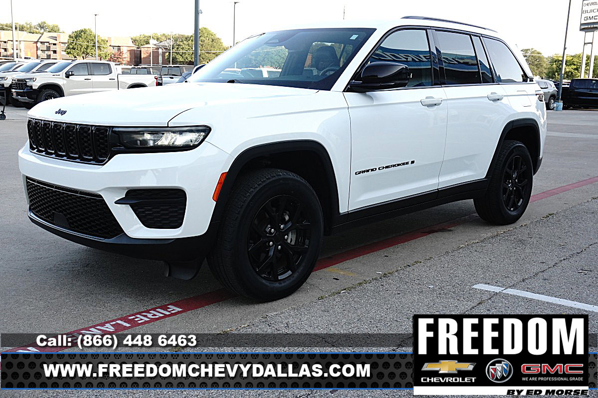 Used 2024 Jeep Grand Cherokee Altitude RWD image 3