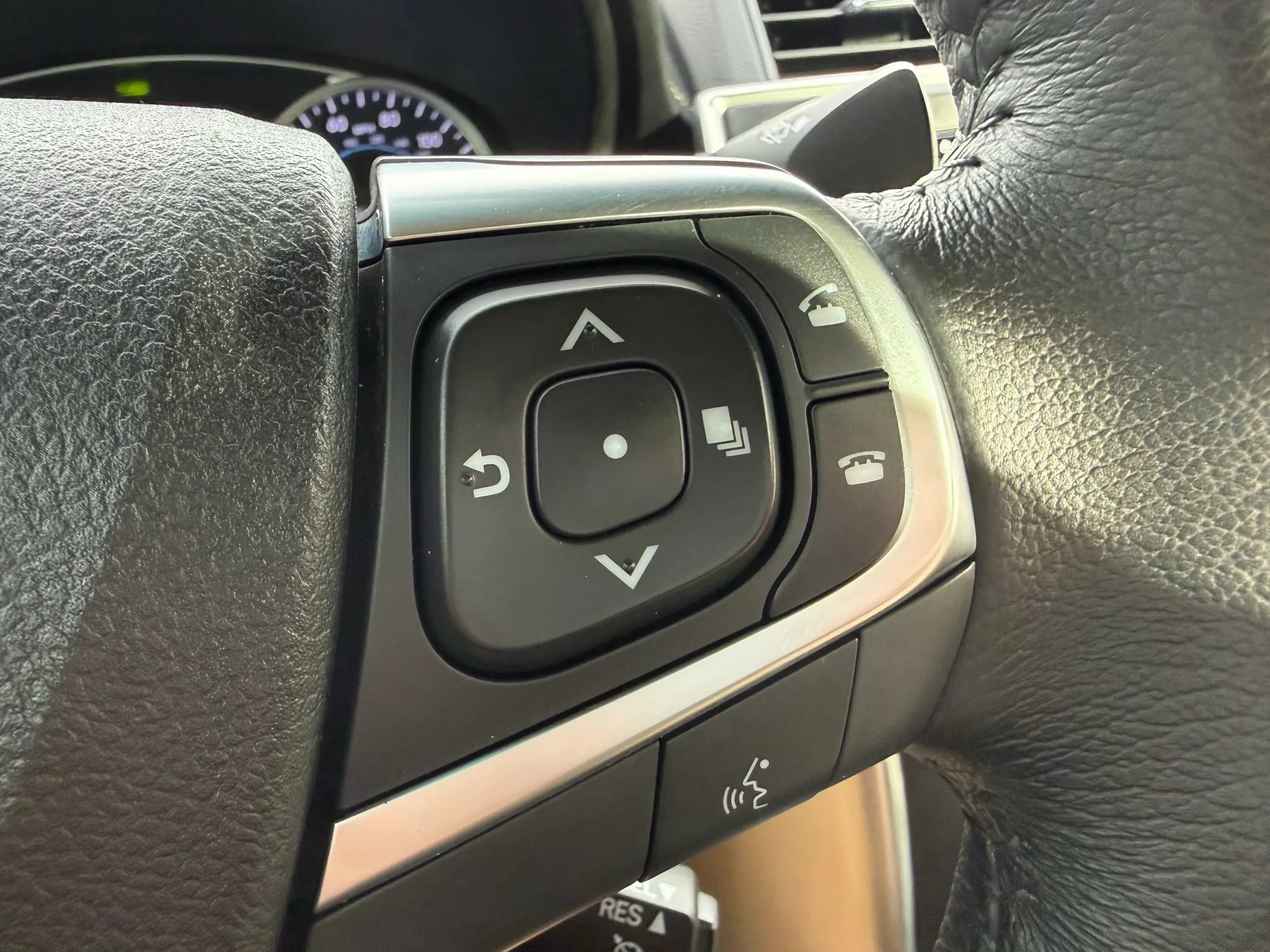 Used 2017 Toyota Camry XLE w/ Moonroof Package FWD image 25