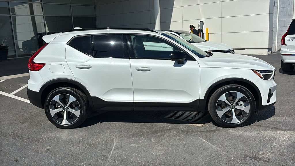 Certified 2026 Volvo XC40 B5 Plus AWD/4WD image 28