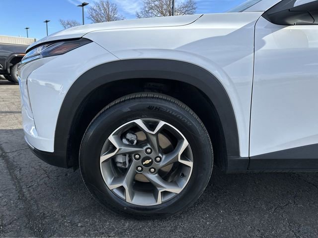 Used 2025 Chevrolet Trax LT image 32