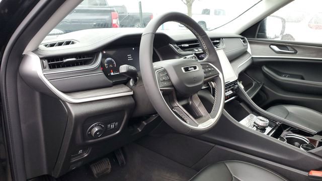 Certified 2023 Jeep Grand Cherokee Limited image 11