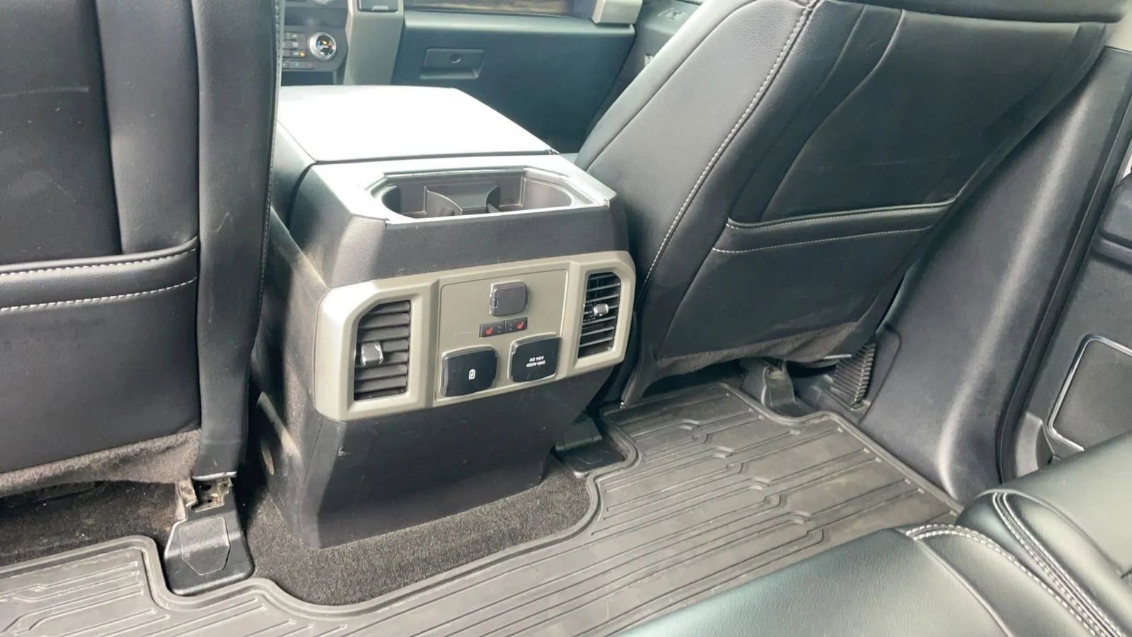 Used 2019 Ford F150 Lariat w/ Equipment Group 502A Luxury AWD/4WD image 31